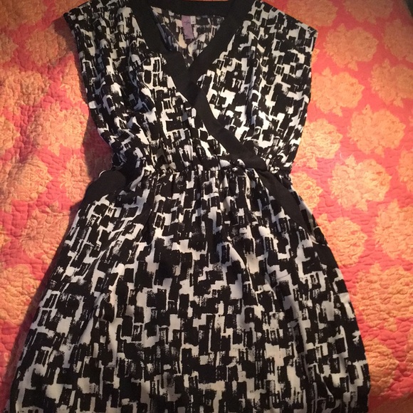 Francesca's Collections Dresses & Skirts - FRANCESCA’s Cap Sleeve Dress, With Pockets